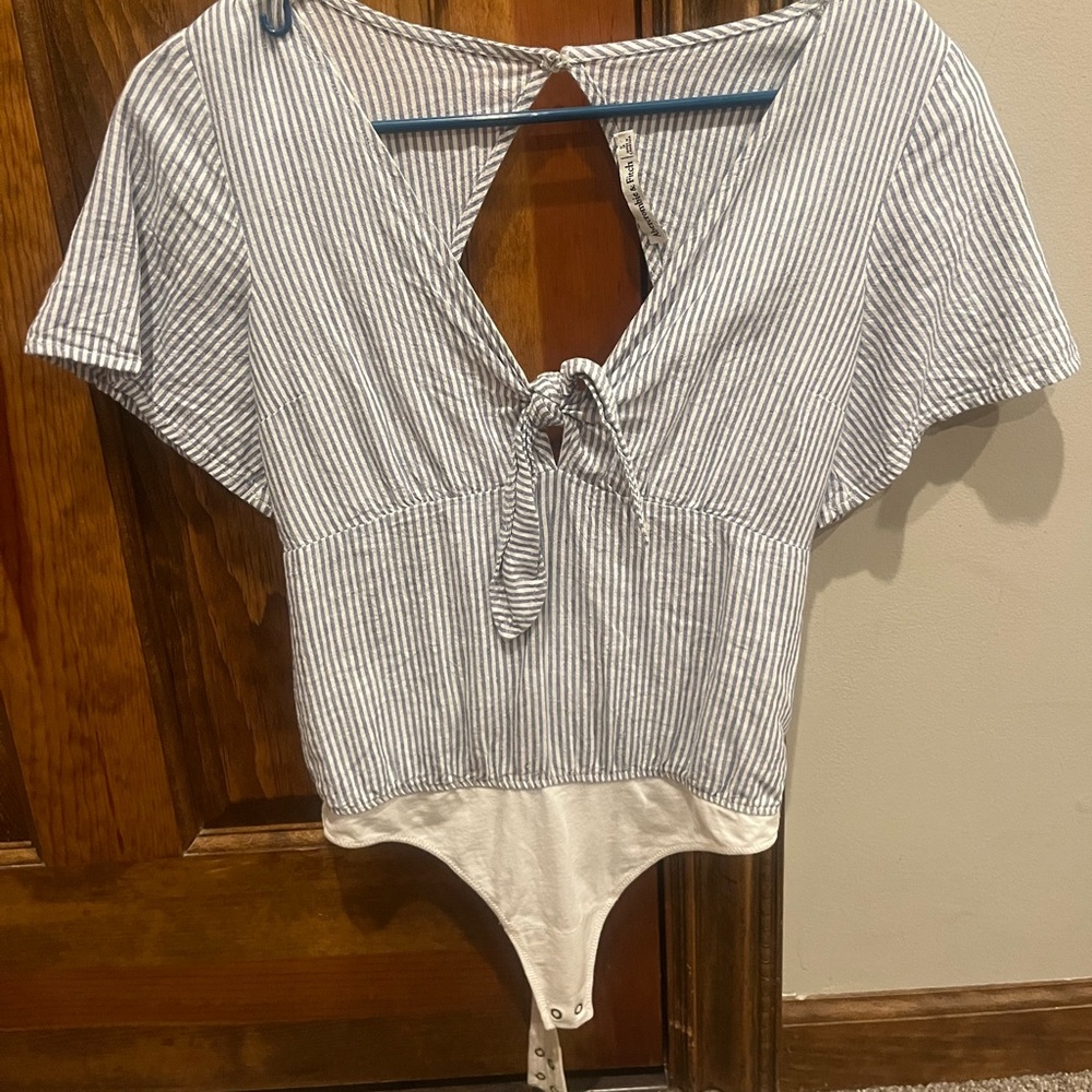 Abercrombie and Fitch size small short sleeve seersucker bodysuit with open back